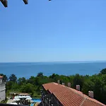 On The Cliff Apartment *